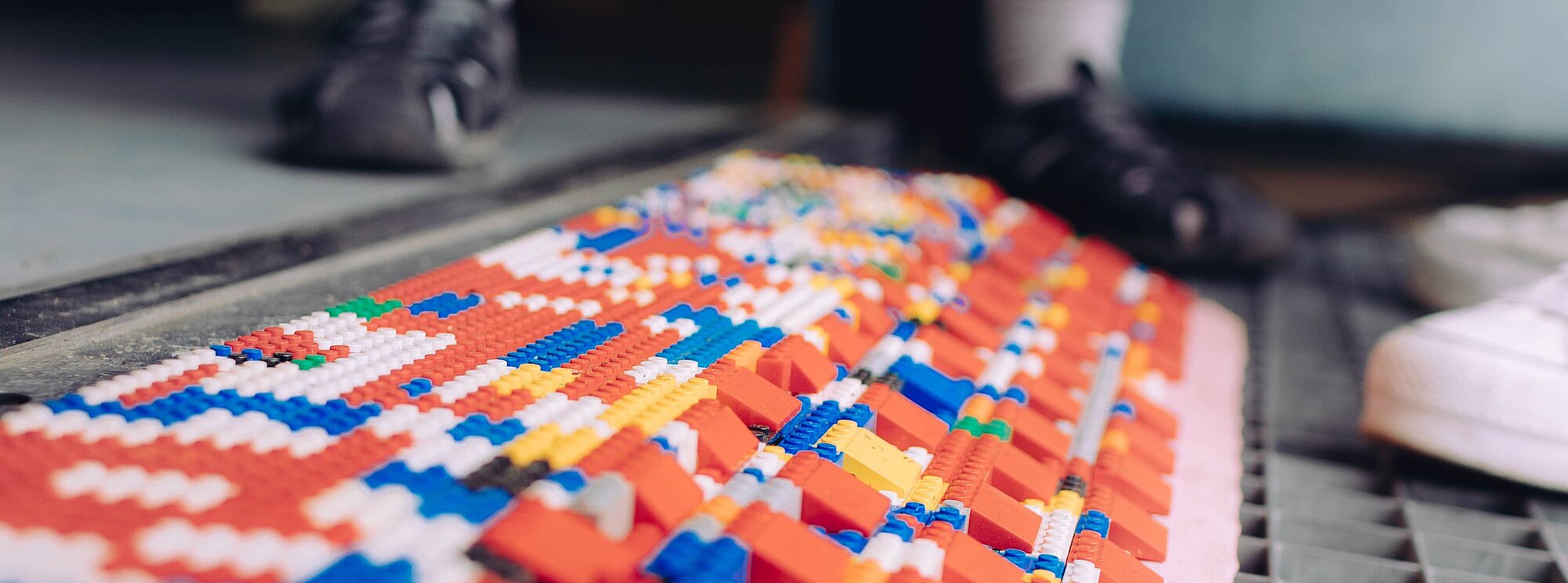 Rampe aus Legosteinen